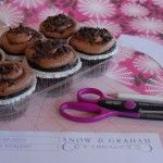 DIY: adornar cupcakes magdalenas con papel de regalo