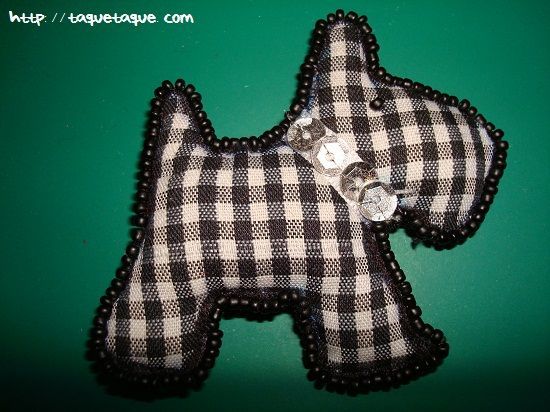Más broches DIY: un perrito negro y blanco