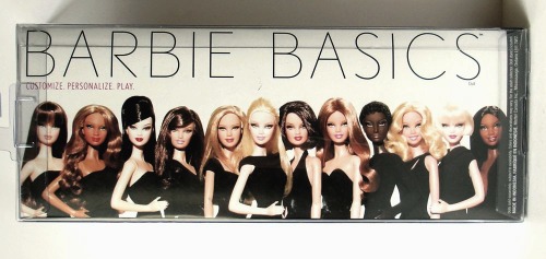 Barbie Basics LBD #10: las 12 Barbie Basics LBD (parte posterior de la caja)