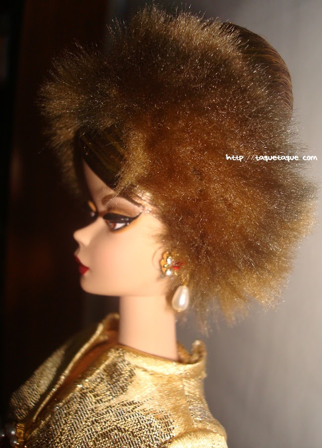 Barbie Silkstone Je ne sais quoi: foto lateral de la cara, en la que se ven los pendientes