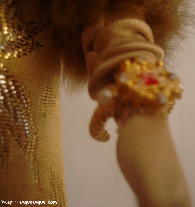 Barbie Silkstone Je ne sais quoi: primer plano del brazalete