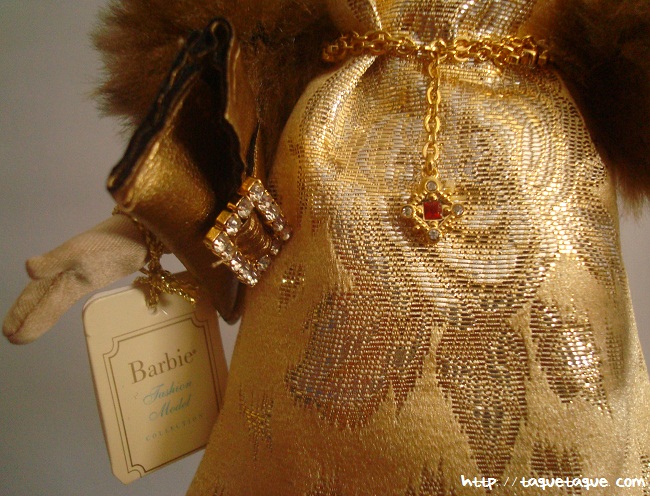 Barbie Silkstone Je ne sais quoi: primer plano del cinturón y del clutch