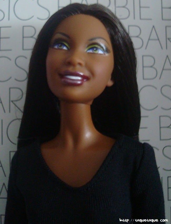Barbie Basics LBD #10: primer plano de la carita y del busto