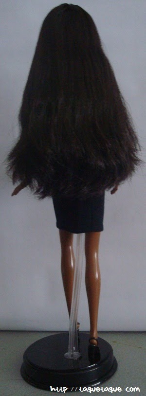 Barbie Basics LBD #10: foto de la muñeca de cuerpo entero (vista posterior)