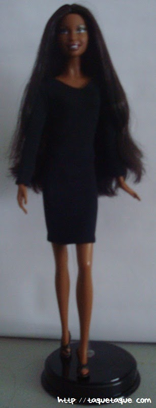 Barbie Basics LBD #10: foto de la muñeca de cuerpo entero