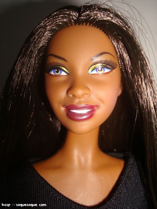 Barbie Basics LBD #10: primer plano de la cara