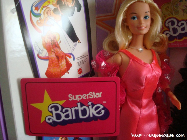 mi Babie Favorita 1977 - Barbie Superstar: foto de la parte superior de la muñeca con el logo de Barbie Superstar