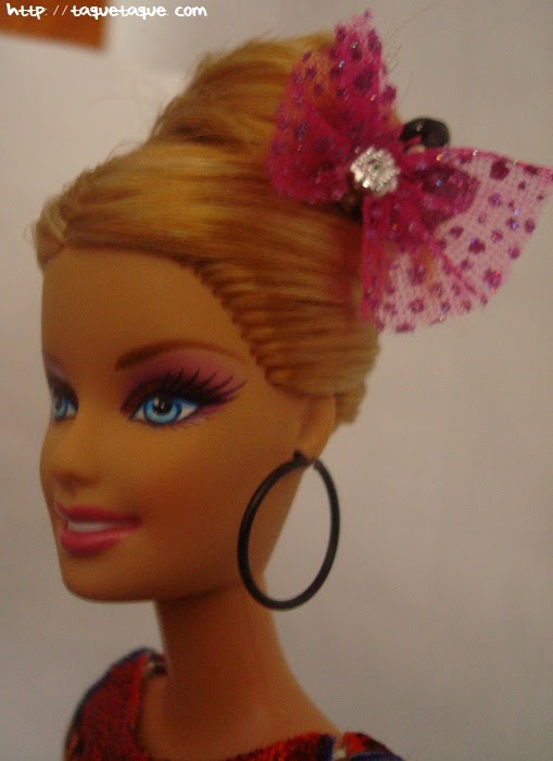 Diseños OOAK DIY by Taque-Taque para Barbie Fashionista: detalle de la carita, de los pendientes y del peinado