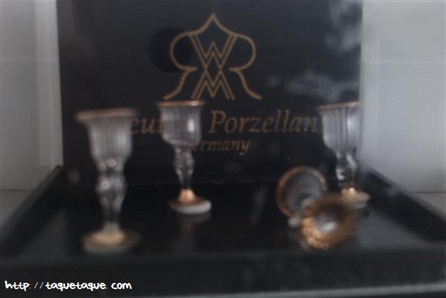 Copas alemanas de cristal con filo dorado escala 1:12