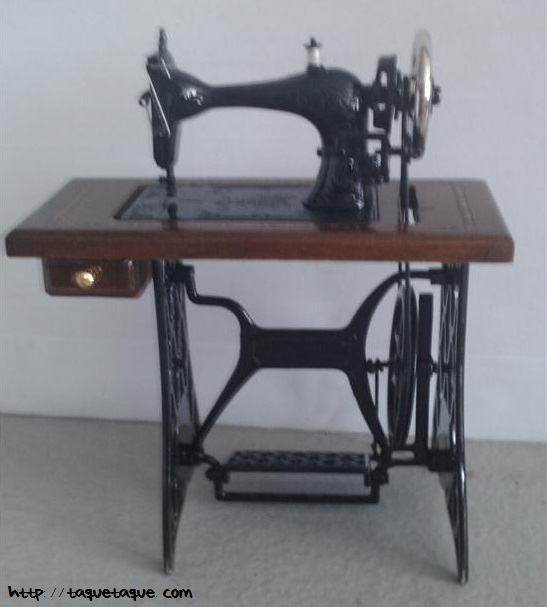 Máquina de coser escala 1:12
