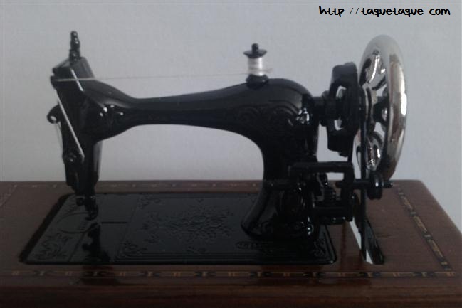 Máquina de coser escala 1:12