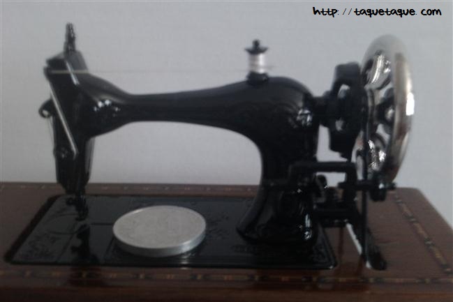 Máquina de coser escala 1:12