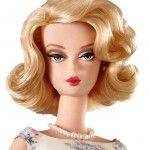 Barbie Betty Draper de Man Men (detalle de la cara, maquillaje, peinado y collar)
