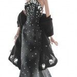 vestido negro con joyas y brillantes transparente diseñado por Philipp Plein para Barbie Collector