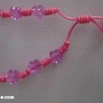 pulsera rosa con abalorios lila