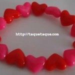 pulsera de corazones rojos y rosas