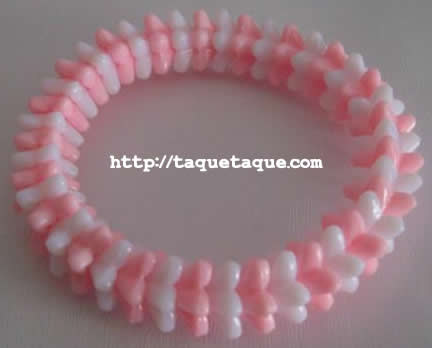 pulsera con abalorios rosas y blancos pulsera con abalorios rosas y blancos