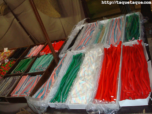 puesto de gominolas en el mercadillo del mar de Estepona (Málaga), (16 y 17 de julio de 2011) puesto de gominolas en el mercadillo del mar de Estepona (Málaga), (16 y 17 de julio de 2011)