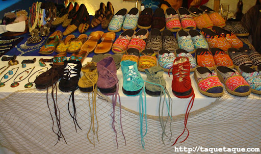 artesanía (zapatos) en el mercadillo del mar de Estepona (Málaga), (16 y 17 de julio de 2011) artesanía (zapatos) en el mercadillo del mar de Estepona (Málaga), (16 y 17 de julio de 2011)