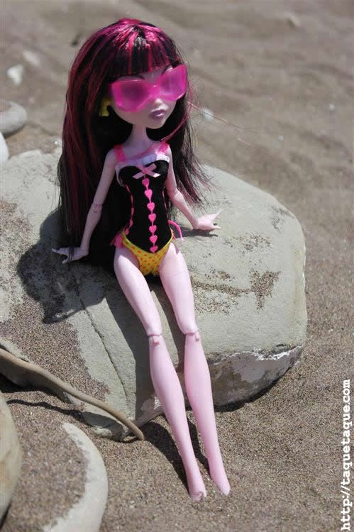 mis Monster High Gloom Beach en la playa (Estepona, Málaga)