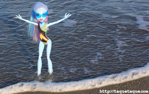Abbey Bominable y Tiritona van a la playa por primera vez (Estepona - Málaga) Abbey Bominable y Tiritona van a la playa por primera vez (Estepona - Málaga)