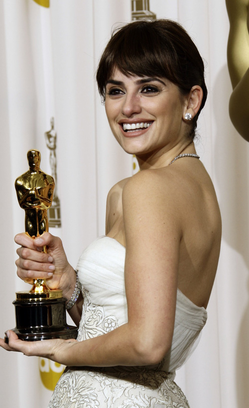 Penélope Cruz recibiendo el Óscar