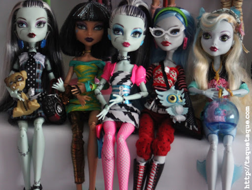 Ghoulia Yelps, con su búho - mascota, fue mi primera chica de la colección School's Out