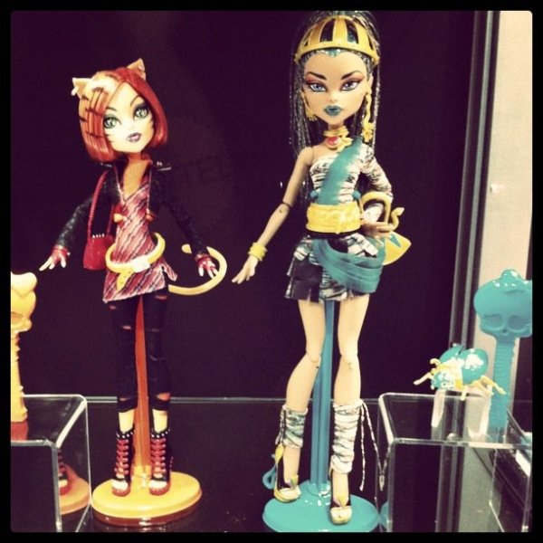 Torelei - Monster High Monster High: prototipos de Torelei Stripes y Nefera de Nile