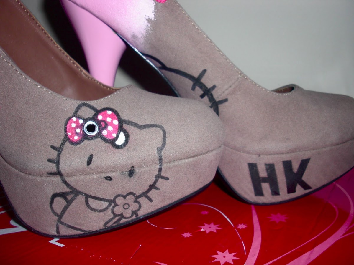 Zapatos de Hello Kitty con taconazos y plataformas Zapatos de Hello Kitty con taconazos y plataformas