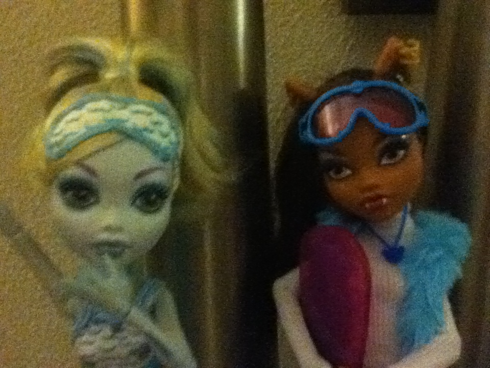 Foto de SANDRAHIGH: Lagoona Blue Dead Tired y Clawdeen Wolf con ropa de Abbey Bominable Foto de SANDRAHIGH: Lagoona Blue Dead Tired y Clawdeen Wolf con ropa de Abbey Bominable