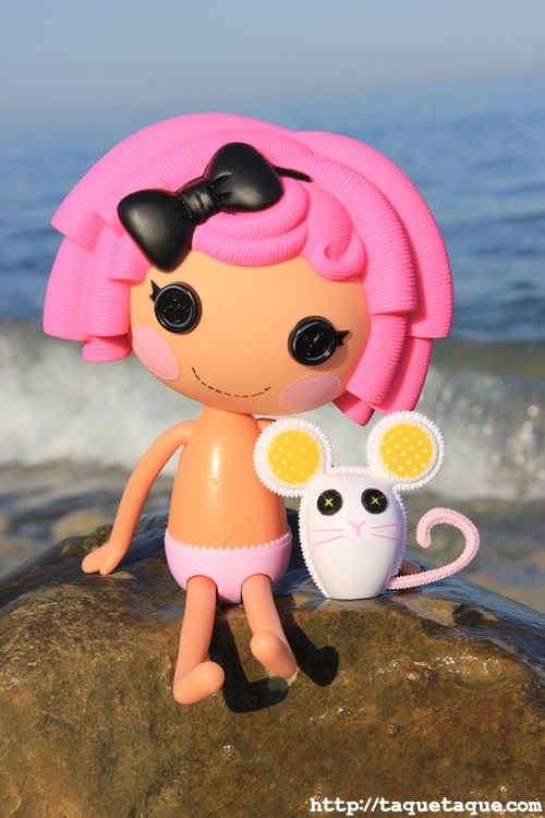 mi Lalaloopsy Crumbs Sugar Cookie en la playa (Estepona - Málaga) 26jul2011 mi Lalaloopsy Crumbs Sugar Cookie en la playa (Estepona - Málaga) 26jul2011