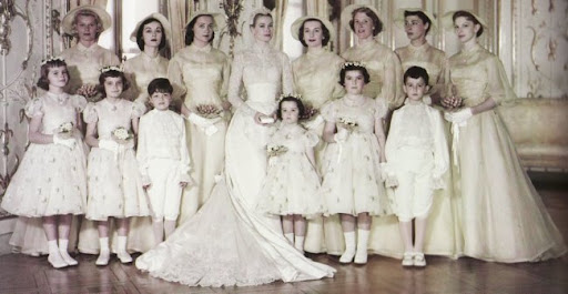 SAS la princesa Gracia de Mónaco con sus damas de honor y sus pajes el día de su boda SAS la princesa Gracia de Mónaco con sus damas de honor y sus pajes el día de su boda