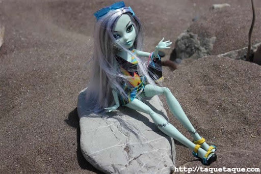 mis Monster High Gloom Beach en la playa (Estepona - Málaga) mis Monster High Gloom Beach en la playa (Estepona - Málaga)