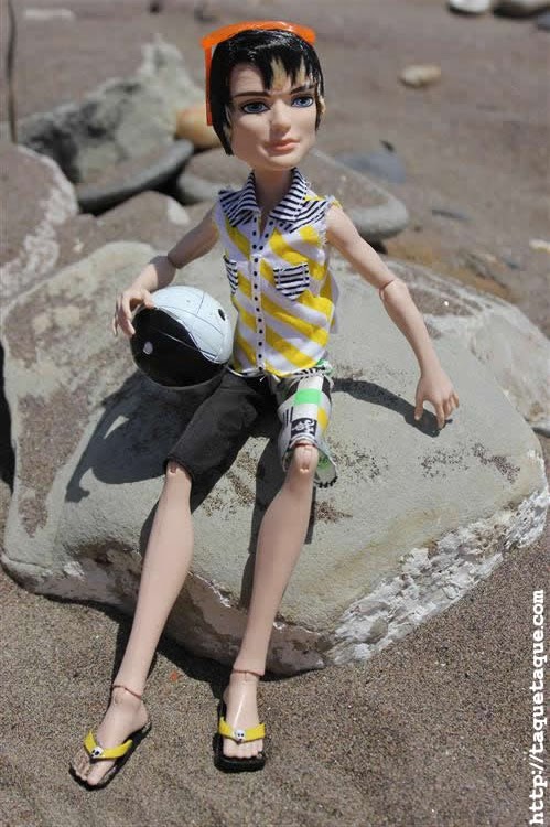 mis Monster High Gloom Beach en la playa (Estepona - Málaga) mis Monster High Gloom Beach en la playa (Estepona - Málaga)