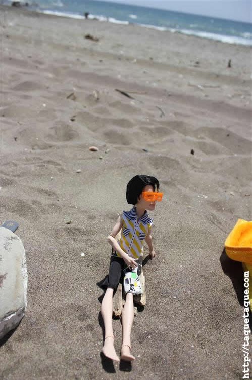 mis Monster High Gloom Beach en la playa (Estepona - Málaga) mis Monster High Gloom Beach en la playa (Estepona - Málaga)