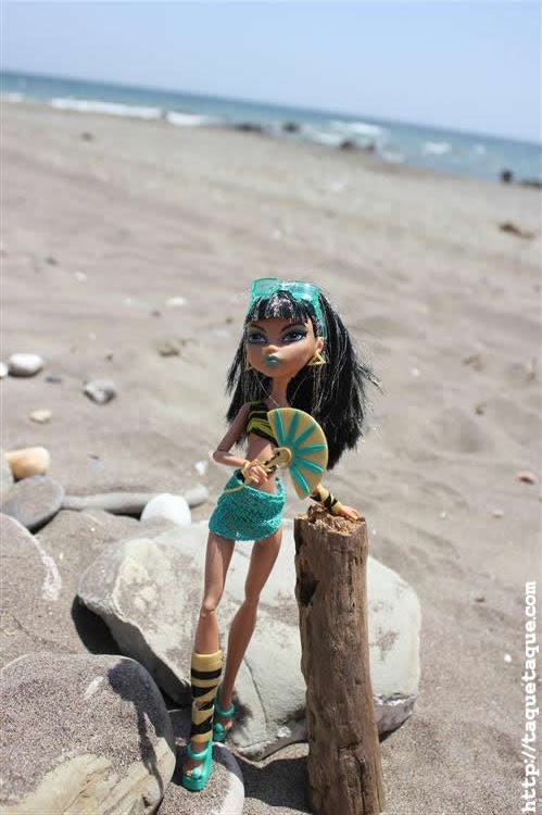 mis Monster High Gloom Beach en la playa (Estepona - Málaga) mis Monster High Gloom Beach en la playa (Estepona - Málaga)