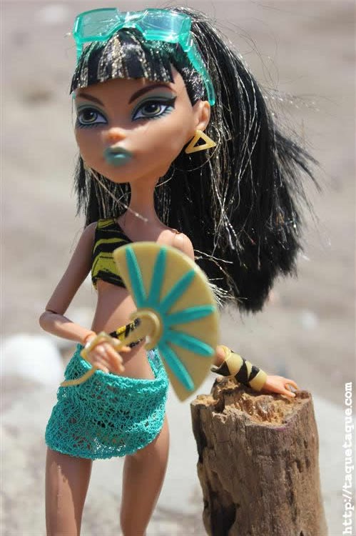 mis Monster High Gloom Beach en la playa (Estepona - Málaga) mis Monster High Gloom Beach en la playa (Estepona - Málaga)