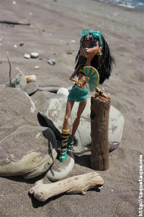mis Monster High Gloom Beach en la playa (Estepona - Málaga) mis Monster High Gloom Beach en la playa (Estepona - Málaga)