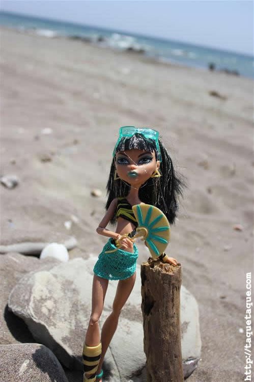 mis Monster High Gloom Beach en la playa (Estepona - Málaga) mis Monster High Gloom Beach en la playa (Estepona - Málaga)