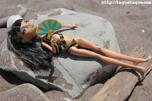 mis Monster High Gloom Beach en la playa (Estepona - Málaga) mis Monster High Gloom Beach en la playa (Estepona - Málaga)