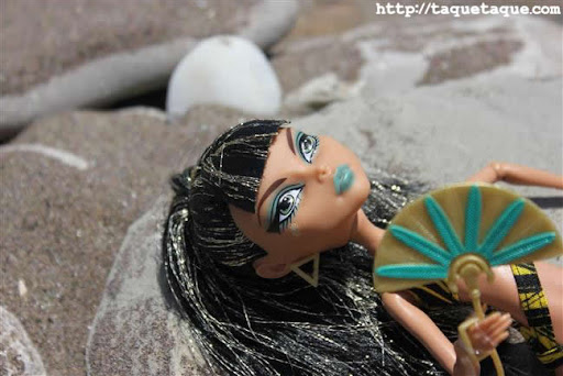 mis Monster High Gloom Beach en la playa (Estepona - Málaga) mis Monster High Gloom Beach en la playa (Estepona - Málaga)