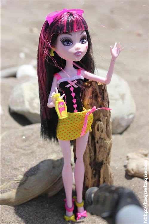 mis Monster High Gloom Beach en la playa (Estepona - Málaga) mis Monster High Gloom Beach en la playa (Estepona - Málaga)