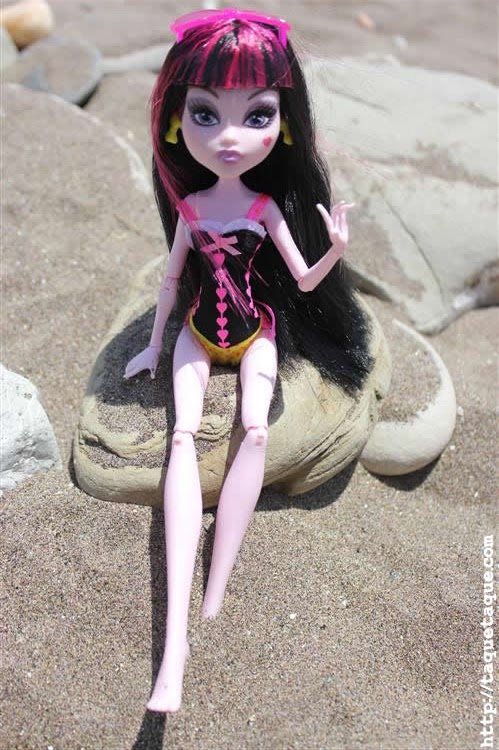 mis Monster High Gloom Beach en la playa (Estepona - Málaga) mis Monster High Gloom Beach en la playa (Estepona - Málaga)