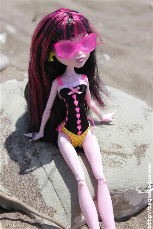 mis Monster High Gloom Beach en la playa (Estepona - Málaga) mis Monster High Gloom Beach en la playa (Estepona - Málaga)