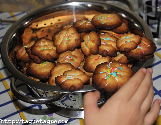 Animaladas S.L.: Haciendo galletas DIY by Taqué-Taqué & Paola… ¡¡¡después de haberme caído patinando!!!