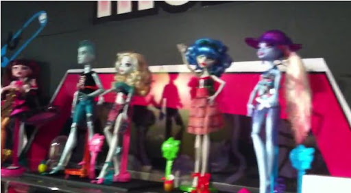 Monster High - Gillington "Gil" Webber, Lagoona Blue, Ghoulia Yelps, Abbey Bominable y Draculaura Monster High - Gillington "Gil" Webber, Lagoona Blue, Ghoulia Yelps, Abbey Bominable y Draculaura