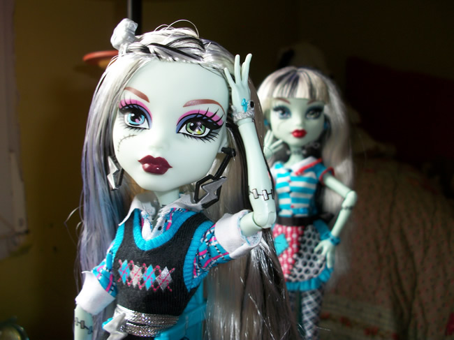 Las Frankie Divina de la Muerte (School's Out) y Classroom de Bea-Trici Las Frankie Divina de la Muerte (School's Out) y Classroom de Bea-Trici