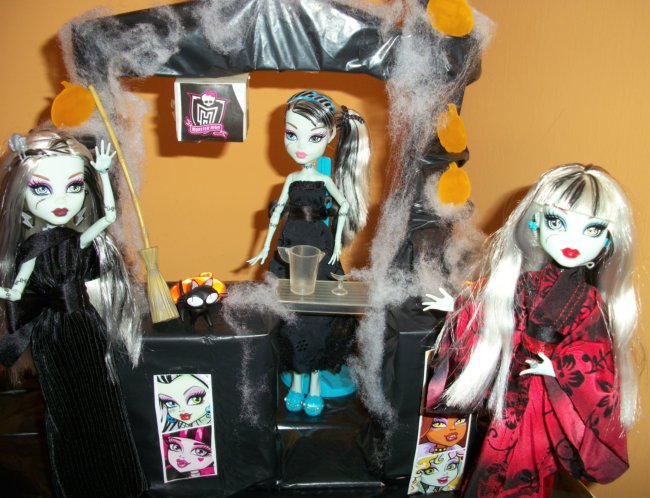 Fiesta DIY de Halloween de Bea-Trici: las tres Frankies juntas Fiesta DIY de Halloween de Bea-Trici: las tres Frankies juntas