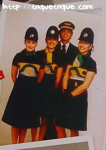 Tripulación de Iberia, con el uniforme diseñado por Elio Berhanyer Tripulación de Iberia, con el uniforme diseñado por Elio Berhanyer