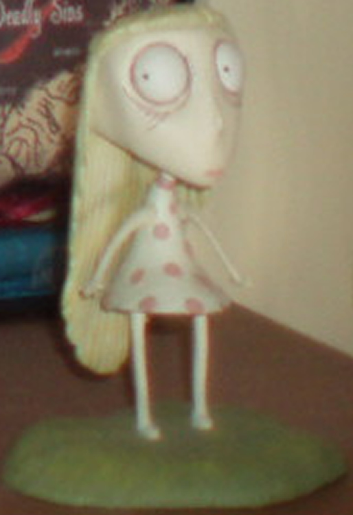 "The Pincushion Queen" - la Chica Observadora